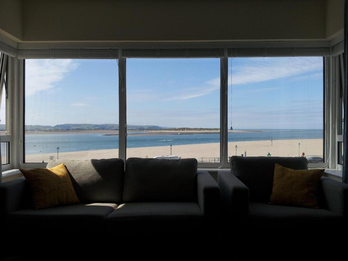 אברדיפי Lovely Seafront 2 Bedroom Apartment 4 מראה חיצוני תמונה