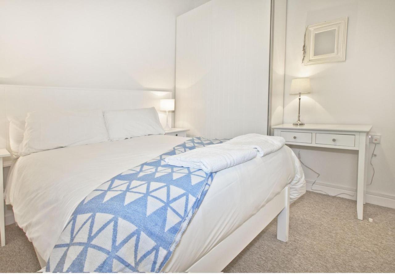 אברדיפי Lovely Seafront 2 Bedroom Apartment 4 מראה חיצוני תמונה