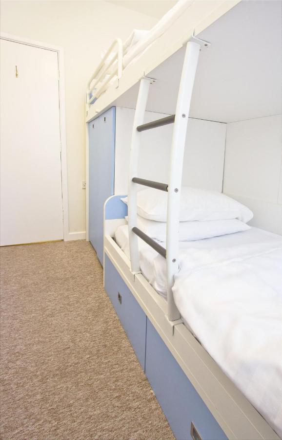 אברדיפי Lovely Seafront 2 Bedroom Apartment 4 מראה חיצוני תמונה