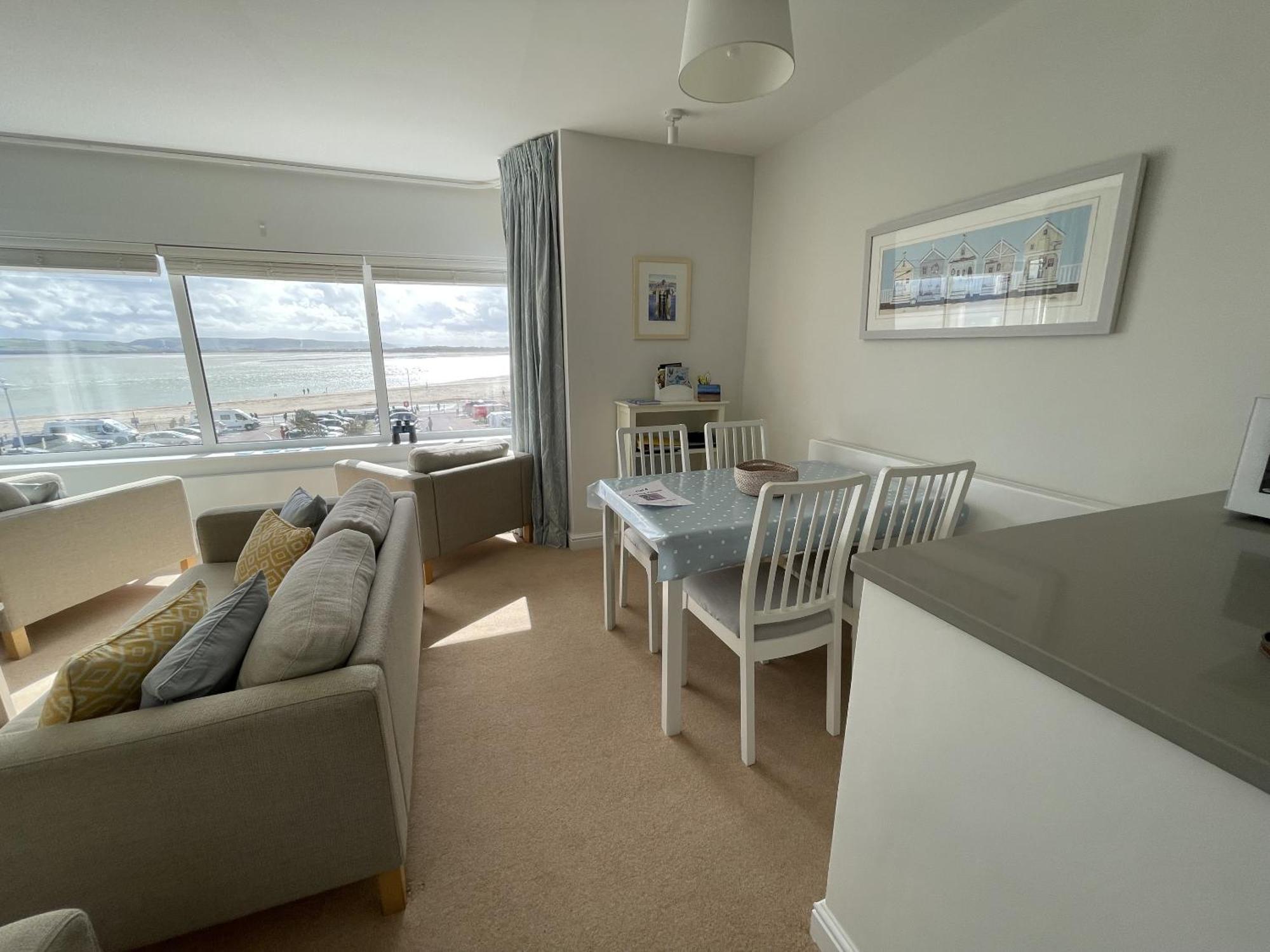 אברדיפי Lovely Seafront 2 Bedroom Apartment 4 מראה חיצוני תמונה