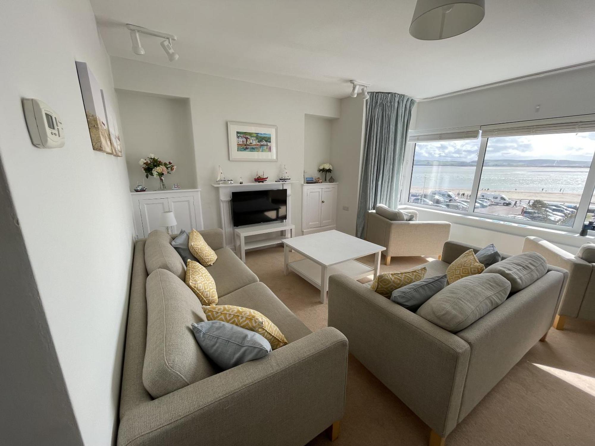 אברדיפי Lovely Seafront 2 Bedroom Apartment 4 מראה חיצוני תמונה