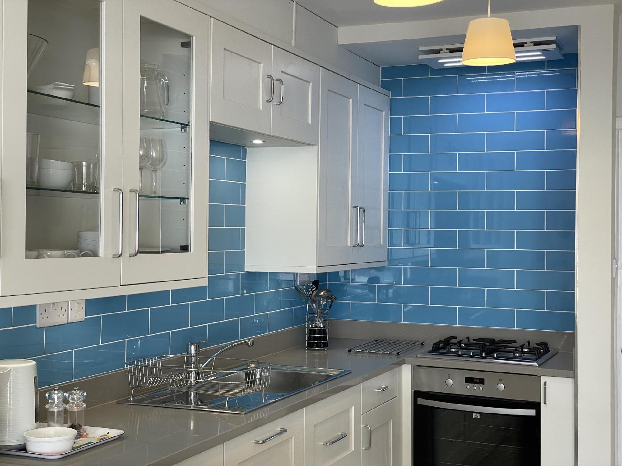 אברדיפי Lovely Seafront 2 Bedroom Apartment 4 מראה חיצוני תמונה
